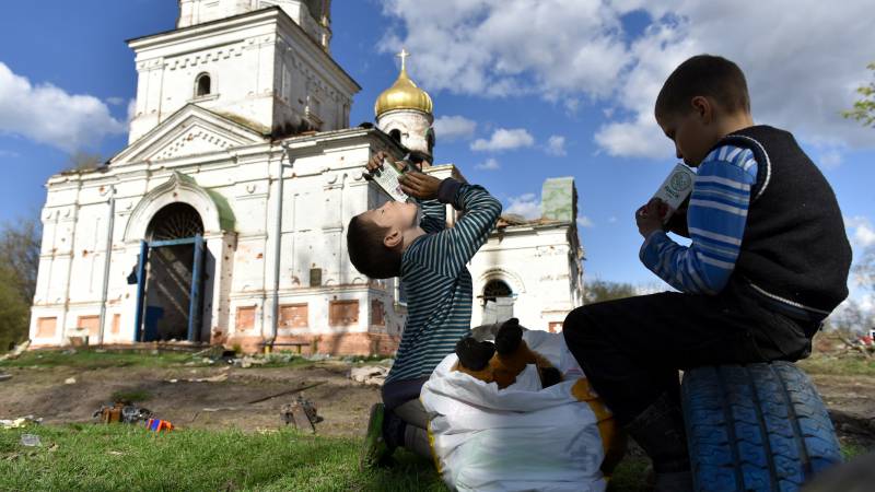Zelensky: Russia destroys cultural heritage பல Several explosions in Kiev, 'tanks destroyed'