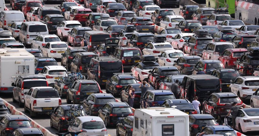 Brits furious with French after holidaymakers stuck in traffic jams for six hours to cross Channel: 'We've been abandoned' |  Abroad