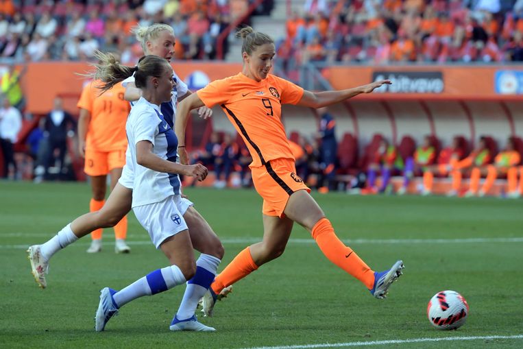 Holland women's Vivianne Miedema scores the 2-0.  PNA picture