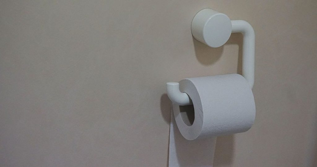 Man faces 'burning pain' after accidentally using toilet seat wipes for days |  Abroad
