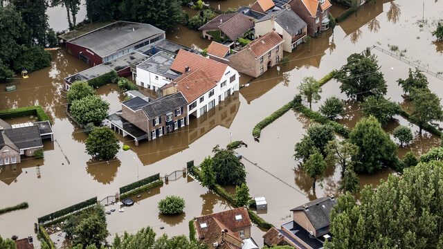 One year after the flood: what if it was still raining so hard?