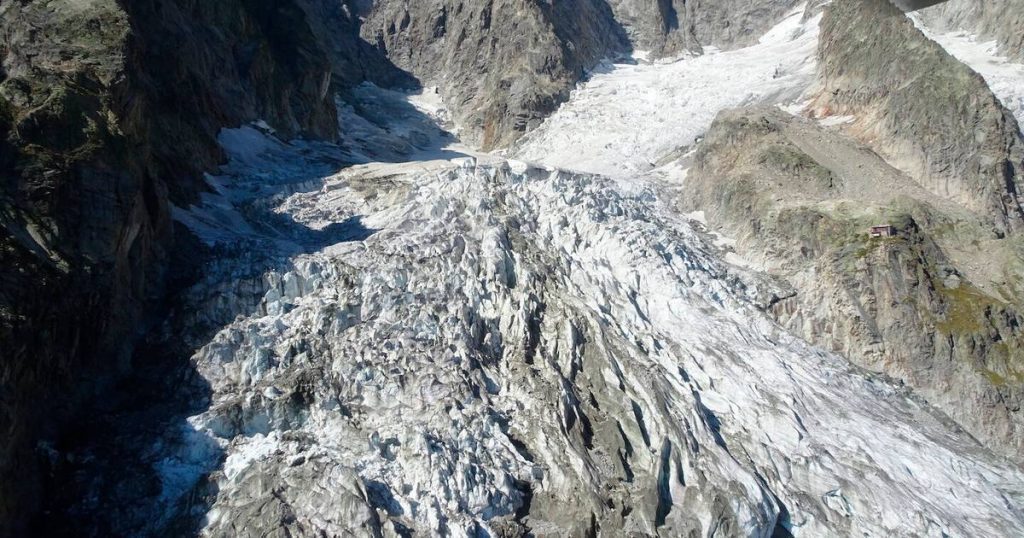 Popular hiking trails in the Alps closed by melting glaciers |  Abroad