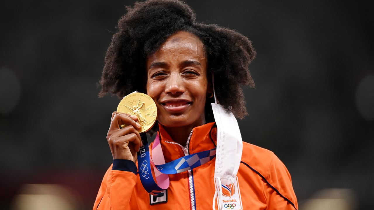 Sifan Hassan in Tokyo with the 10,000 meter gold.