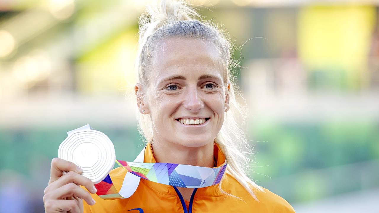 Anouk Vetter with her silver medal.