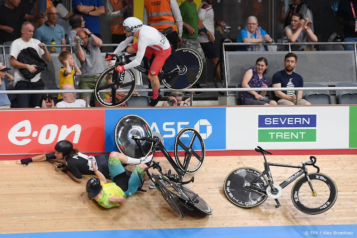Track cyclist flies in public in crash at Commonwealth Games