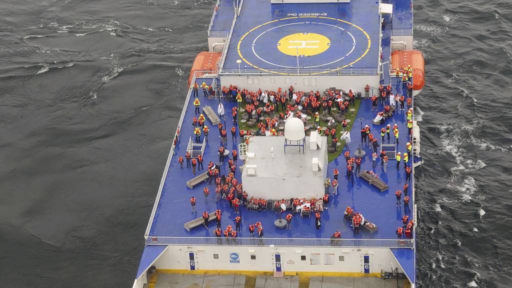 Evacuation of adrift ferry in Sweden has stopped, the ship continues to sail