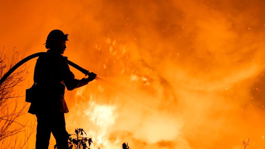 At least 2,000 people evacuated due to new wildfire in California NOW