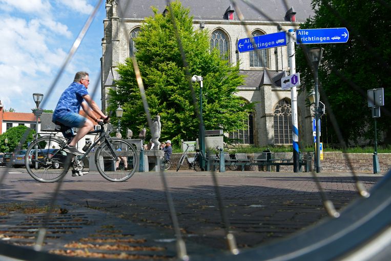 In cycling mecca Hulst, cyclists have plenty of opportunities thanks to various facilities.  Frank Peters Statue