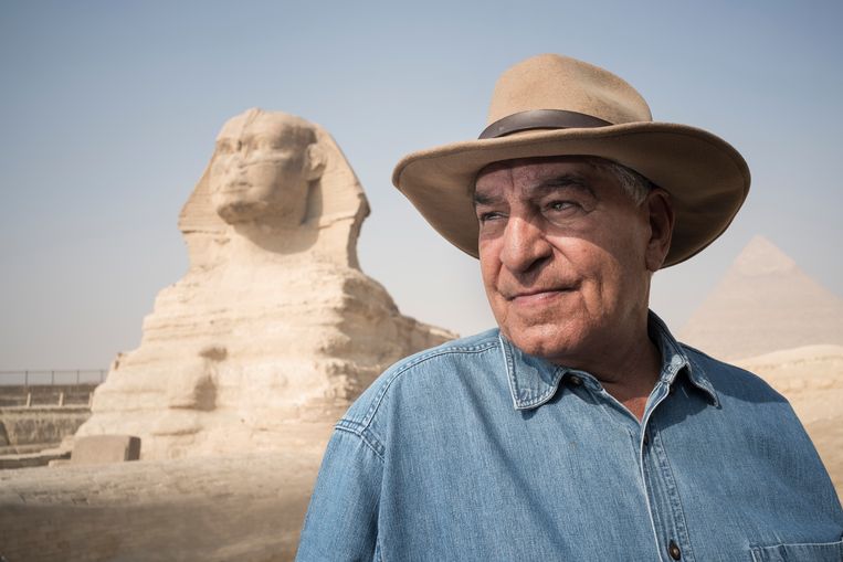     Zahi Hawass in front of the Great Sphinx of Giza.  Image Davis Degner/Getty Images