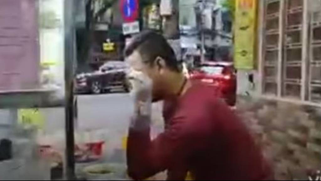 Vietnamese noodle vendor arrested for impersonating 'salt bae'