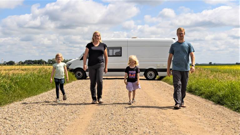 Susanne and Stefan with their motorhome and their two daughters Gwen and Tess