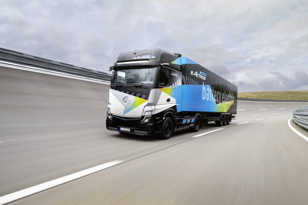 Mercedes-Benz wins Truck Innovation Award with eActros Long Haul • TTM.nl
