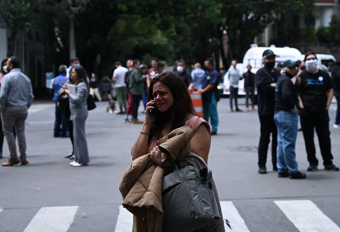 A woman on the street in Mexico City right after the earthquake.