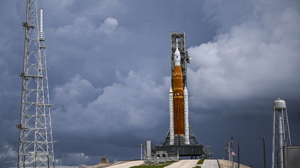 The launch of a US moon rocket has again been postponed, this time due to weather conditions