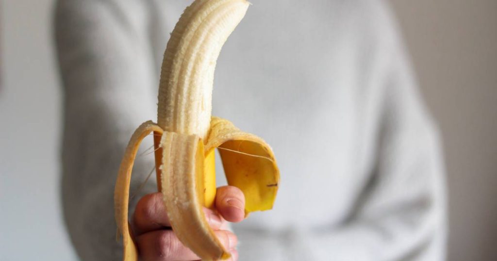 This Is How The Strings Of A Banana Form And That's Why You Don't Want To Eat Them |  Cook & Eat