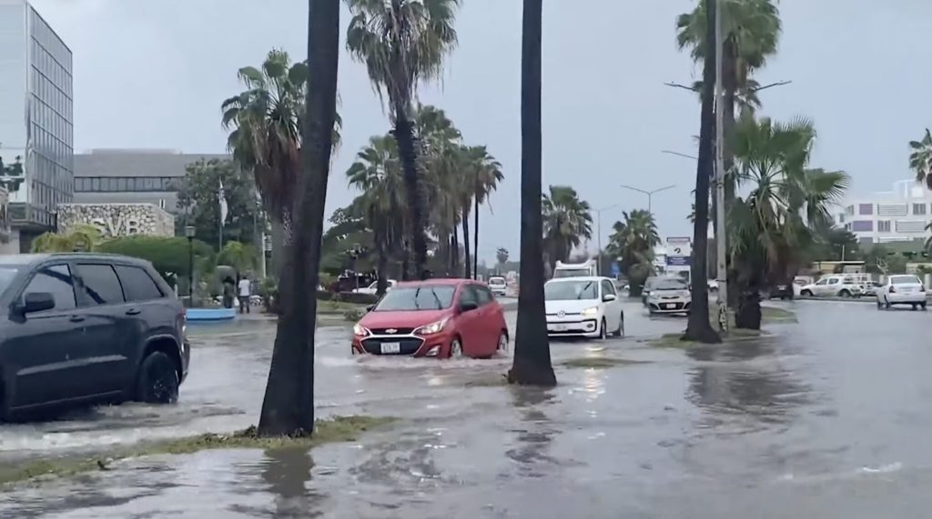 Tropical wave causes flooding in Curacao