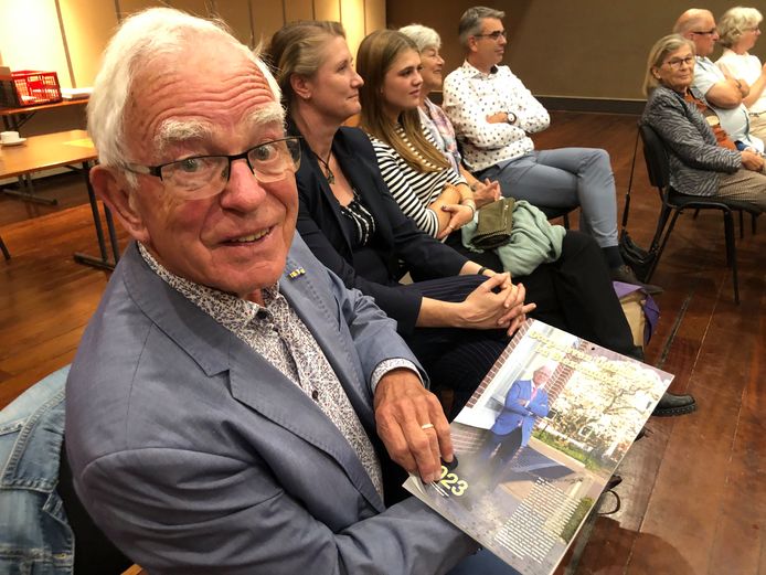 Frans Goossens from Udenhout has received the first copy of the Udenhout village calendar, where he himself appears on the cover.