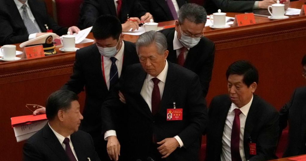 China's Former President Suddenly Removed from Office at Party Congress |  Abroad