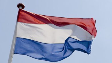 In many places the Dutch flag is upside down, with which farmers express their protest against the cabinet's nitrogen plans