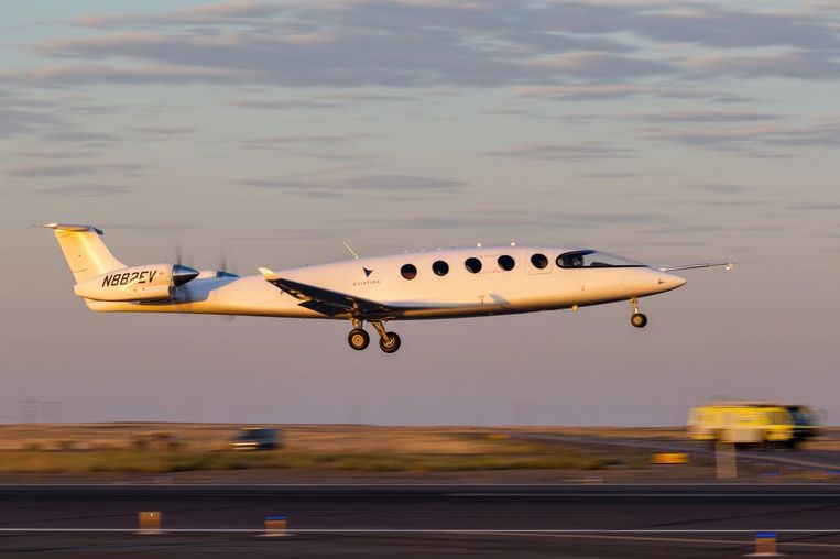 eViation's 11-person Alice lands after a successful first flight.  Image courtesy of eViation