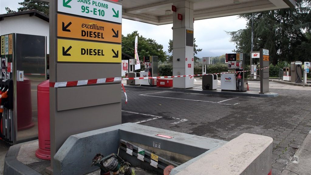 Hundreds of Dutch stranded in France due to fuel shortage