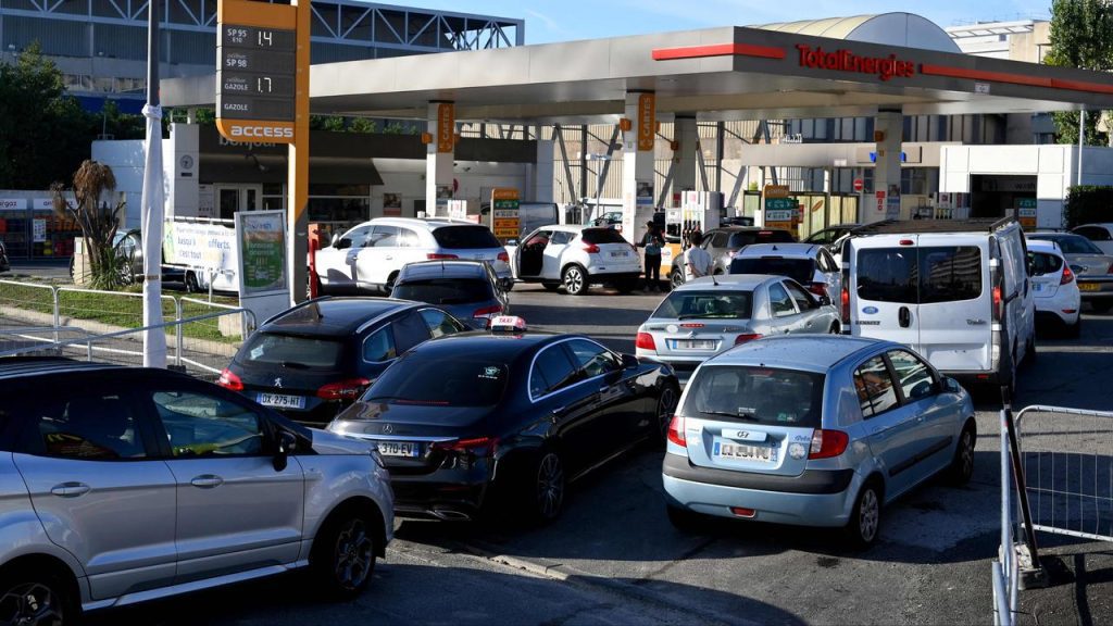 President Macron asks the French not to panic over fuel shortages |  Economy