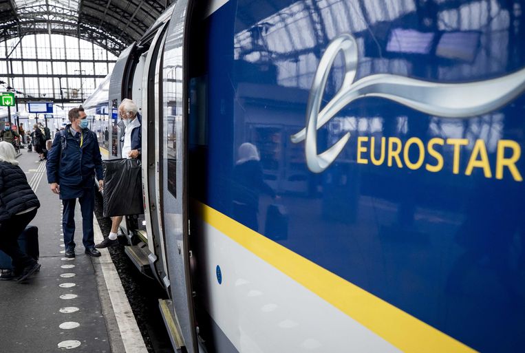 Eurostar and the NS currently run four trains a day to London (and four back).  AEP picture