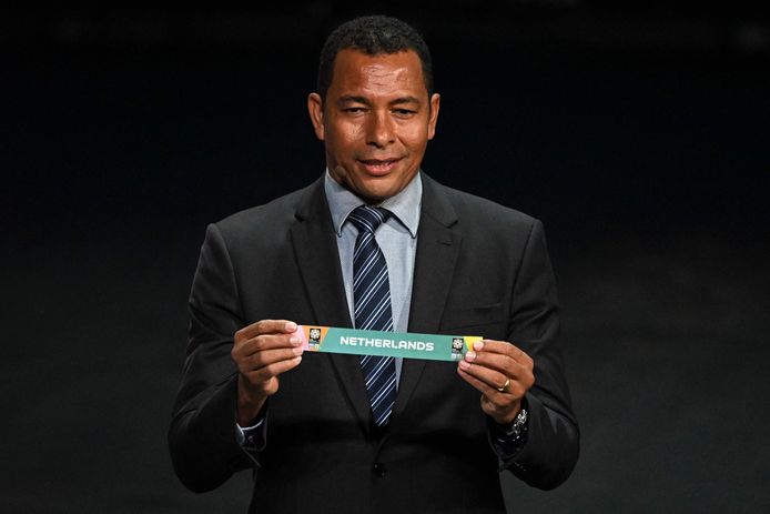 Gilberto Silva with the Dutch ticket.