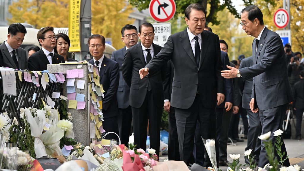 Apology and promises of recovery in South Korea after Halloween drama