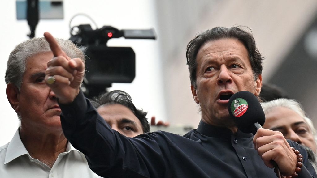 Man opens fire on ex-Pakistani PM, Khan not seriously injured