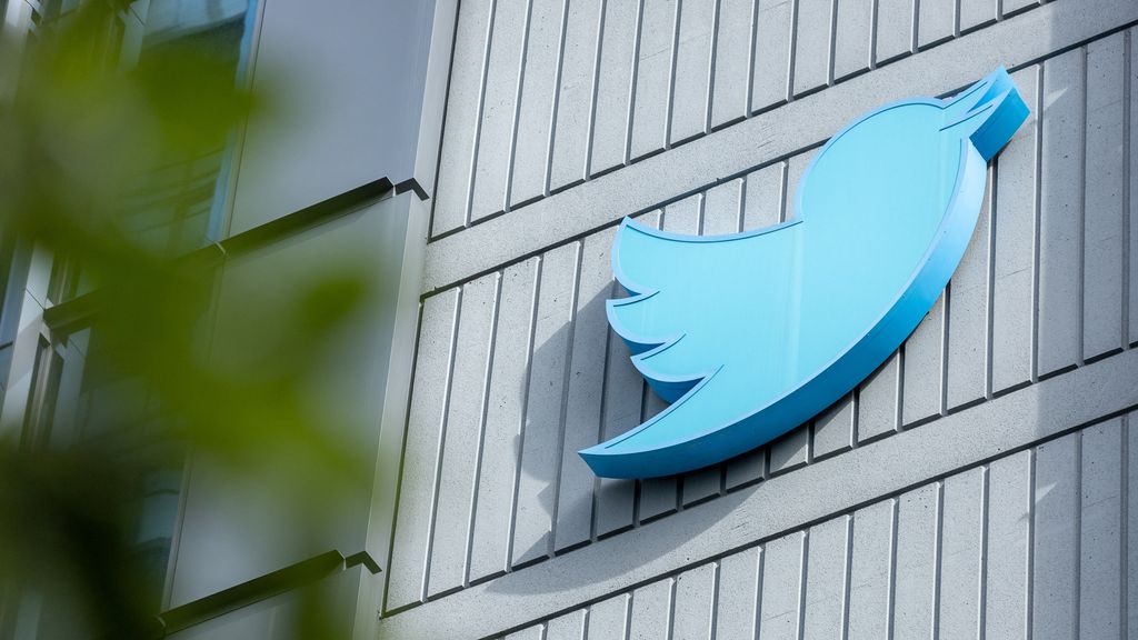 Twitter launches "blue ticks" subscription service