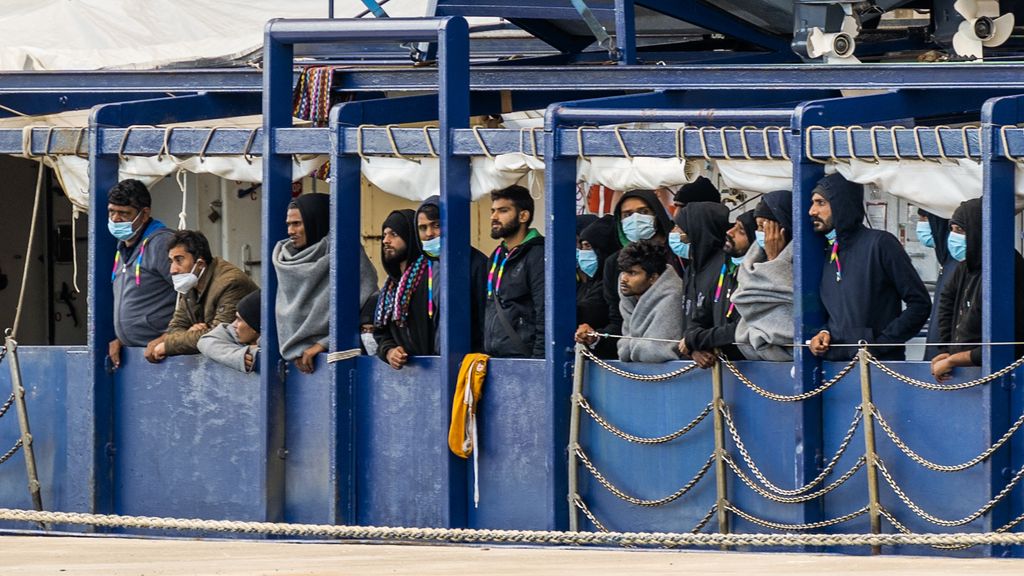 Large part of migrants on aid ships still allowed in Italy