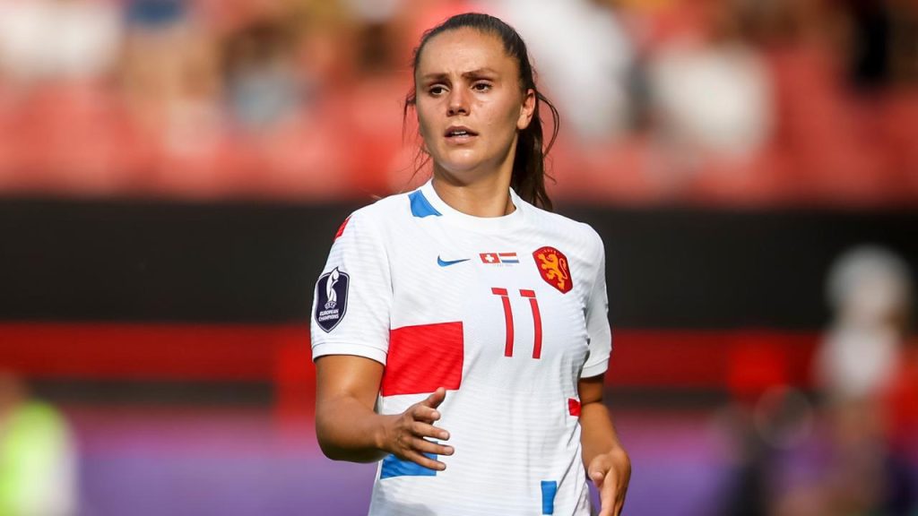 Unfit Martens misses Orange Women's practice match against Costa Rica |  Football