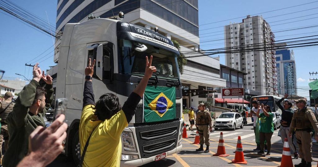 Bolsonaro asks fans to stop roadblocks |  Abroad