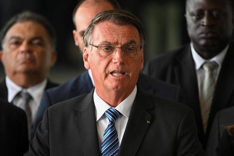 Jair Bolsonaro at a press conference after the election.  At first he seemed resigned to the decision.  Image by AFP