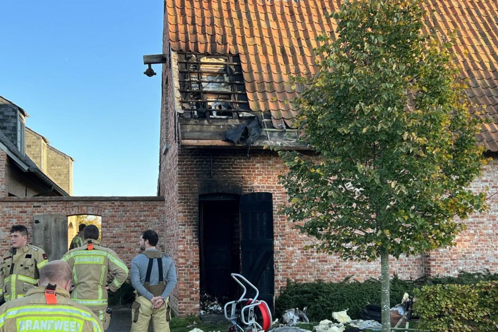 Entire street without electricity after a fire in the technical area of ​​the villa, also problems with the internet connection (Torhout)