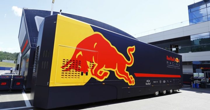 Directeur Sky Sports F1 op weg naar fabriek Red Bull om onenigheid te sussen