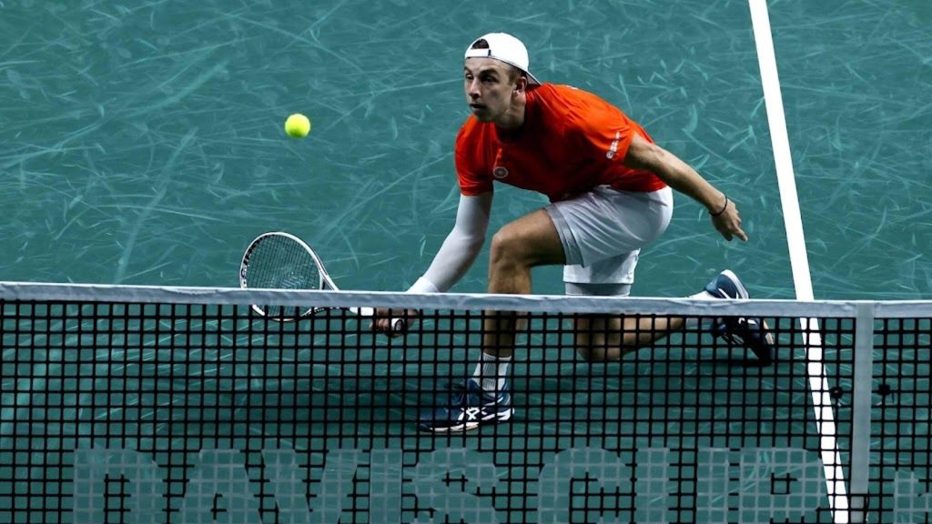 The Dutch are behind in the Davis Cup after the loss of the Greek track