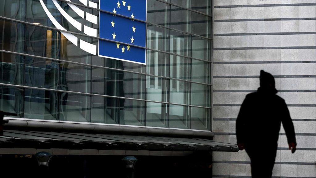 Suspects in European Parliament corruption case stay in jail longer |  Abroad