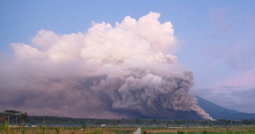 Highest alert level after the eruption of the Indonesian volcano Semeru |  Abroad