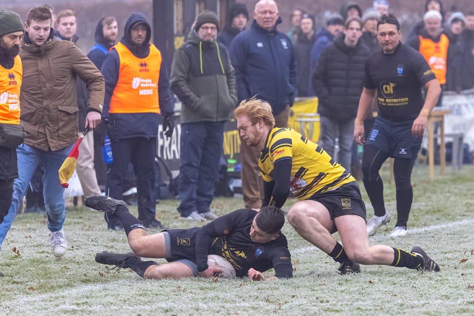 As a game coach, Marshall Milroy sees how Sam van de Wetering is stopped.